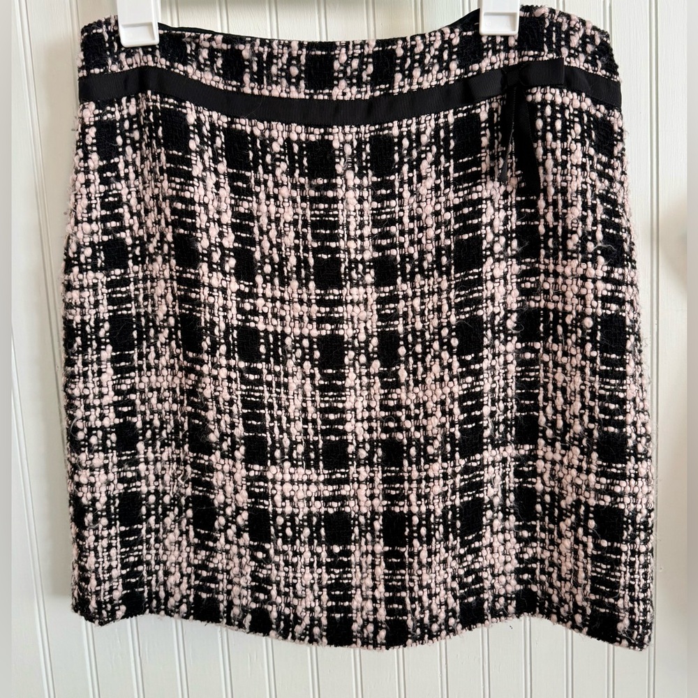 LOFT Tweed Skirt size 12P in a Wool Blend Black and Pink
